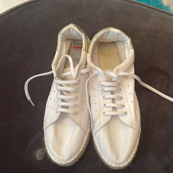 Andre Assous leather sneakers - Picture 1 of 6